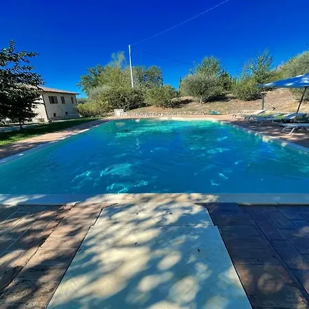 Todi By The Poolslps 10exc Pooltodi 5 Kmsrestaurant 05 Kms-both Easy Walks Petroro