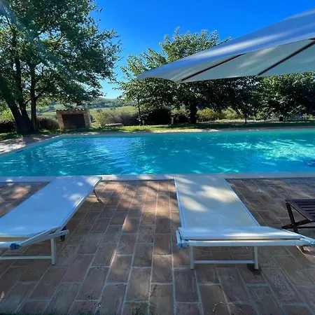 Todi By The Poolslps 10exc Pooltodi 5 Kmsrestaurant 05 Kms-both Easy Walks 酒店 Petroro