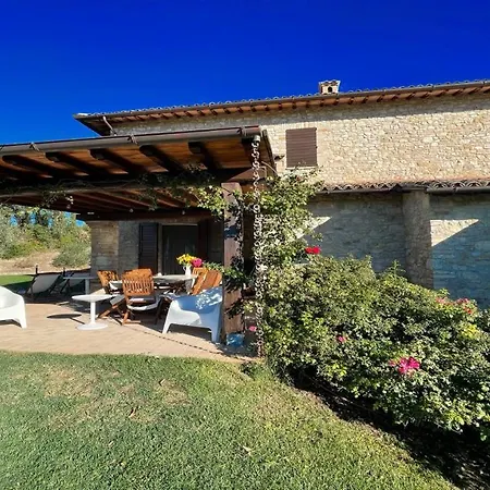 Todi By The Poolslps 10exc Pooltodi 5 Kmsrestaurant 05 Kms-both Easy Walks 酒店 4*