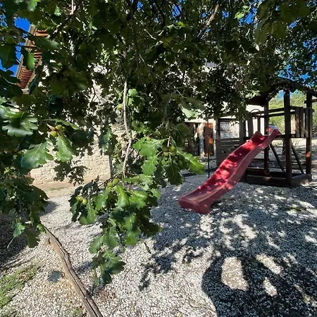 Todi By The Poolslps 10exc Pooltodi 5 Kmsrestaurant 05 Kms-both Easy Walks 酒店 Petroro