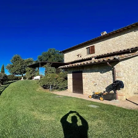 Todi By The Poolslps 10exc Pooltodi 5 Kmsrestaurant 05 Kms-both Easy Walks 4*